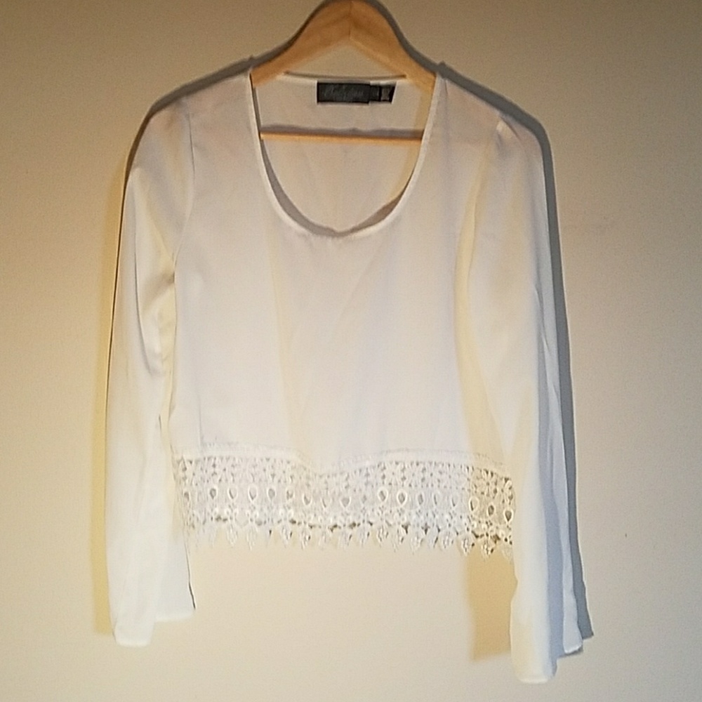 Offwhite top with lace front bottom